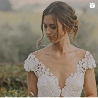 Sposa tra gli ulivi con lo sguardo basso — reel Instagram di Cinemarry